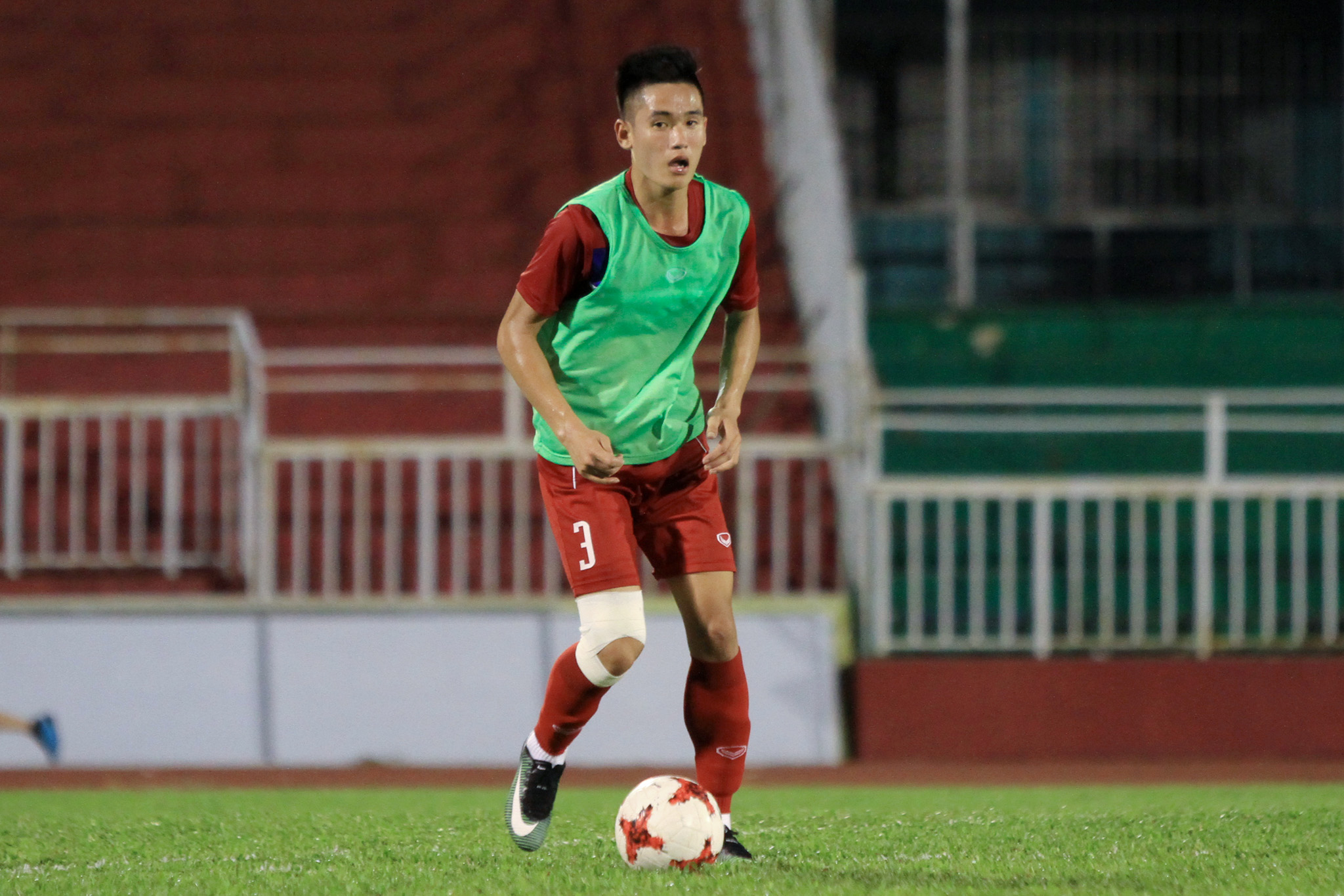 Câu chuyện về Huỳnh Tấn Sinh: 'Gia đình từng không cho theo bóng đá'